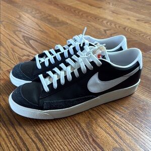 Nike Blazer Low Black and white